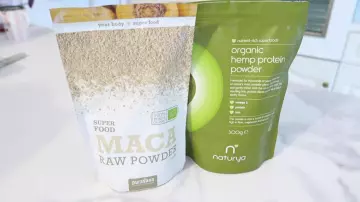 The hemp protein powder organic Naturya of Enjoyphoenix in her video Spring morning routine, 2016