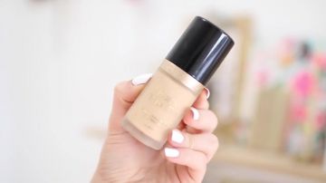 The foundation Born This Way • TOO FACED of Enjoyphoenix in her video Spring morning routine, 2016