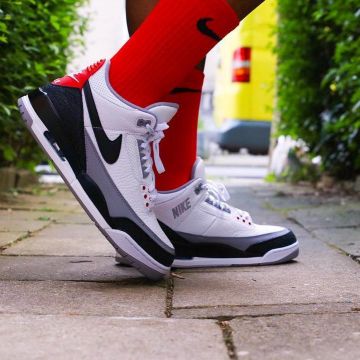 Sneakers white and red Nike Jordan 3 Retro Tinker Hatfield views on the account Instagram of Sneakers Loveur