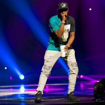 The nike air more uptempo supreme black Fabolous on his account Instagram