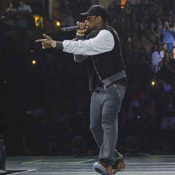 The nike air foamposite one gold of Fabolous on his account Instagram