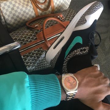 The nike airmax 1 atmos blue white grey of Fabolous on his account Instagram