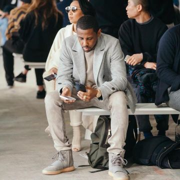 El Yeezy Boost 750 fabolous gris en su cuenta de Instagram