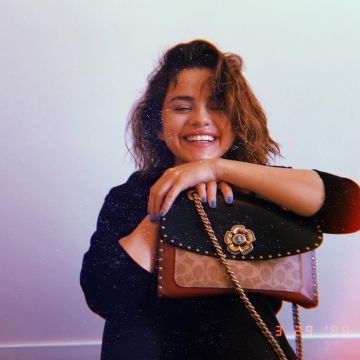 Le sac porté épaule de Selena Gomez sur son compte Instagram
