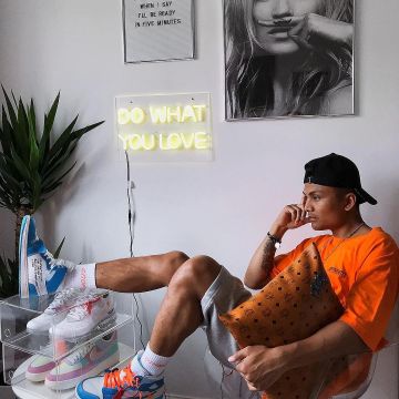 La camiseta "speedhunter" de Balenciaga que lució John Melchico en su instagram