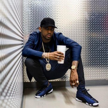 The nike air jordan 13 navy blue of Fabolous on his account Instagram