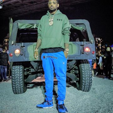 The nike Air Jordan 4 Retro blue of Fabolous on his account Instagram