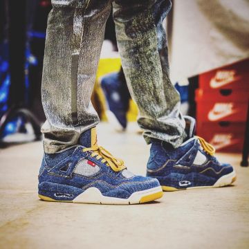 sneakers Air Jordan x Levi's Nike AJ IV 4 Denim Levis views on the account Instagram of labulledair