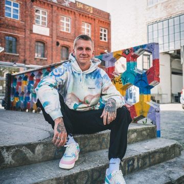 La sudadera con capucha Supreme Landscape que lleva Willy Iffland en su cuenta de Instagram