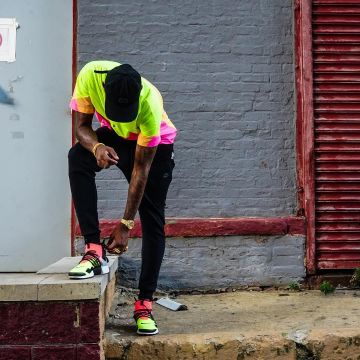 The nike Air Presto "acronym" yellow rose of Fabolous on his account Instagram