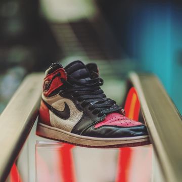 sneakers Air Jordan Nike AJ I 1 Retro High Bred Toe (2018) views on the account Instagram of labulledair
