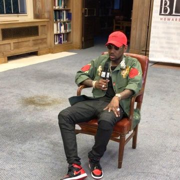 The nike Air Jordan 1 Retro black and red of Fabolous on his account Instagram