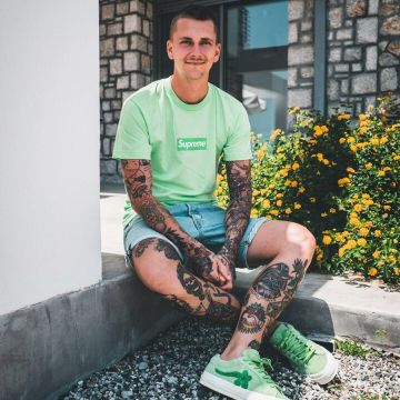 Les Golf le Fleur vertes que porte Willy Iffland sur son compte Instagram