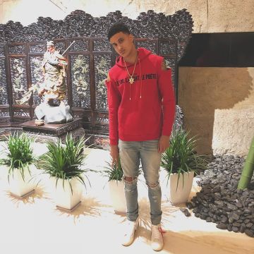 The nike off white white Kyle Kuzma on his account Instagram