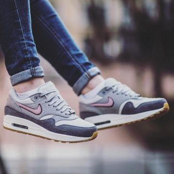 sneakers Nike Air Max 1 Paris Bespoke views on the account Instagram of labulledair