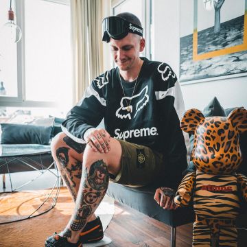 Las gafas moteras de Supreme Fox que Willy Iffland lleva en su cuenta de Instagram