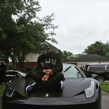 Sneakers Nike Air Jordan I Retro Royal Blue Travis Scott on his account Instagram