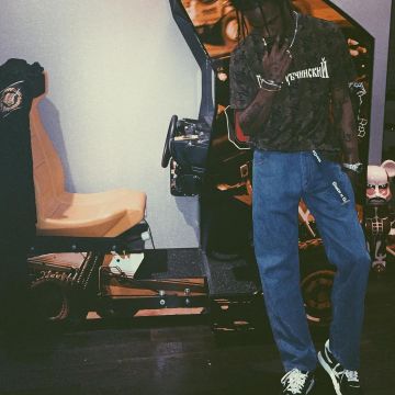 Sneakers Reebok Classic Nylon worn by Travis Scott on a post-Instagram