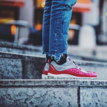 sneakers Nike Air Max 98 Supreme red views on the account Instagram of labulledair