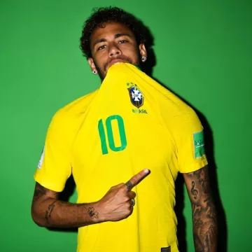 The Jersey of brazil 2018 worn by Neymar Jr. on his post Instagram