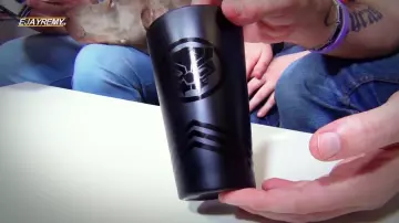 The glass marvel Black panther in the video Ejayremy "3 Package box Geek late"