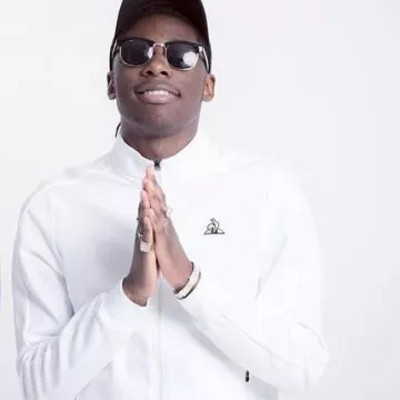 The sweatshirt le coq sportif white on the account Instagram @tiako_la_melo