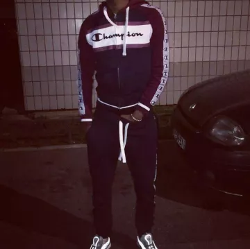 La sudadera Champion en la cuenta de Instagram @tiako_la_melo