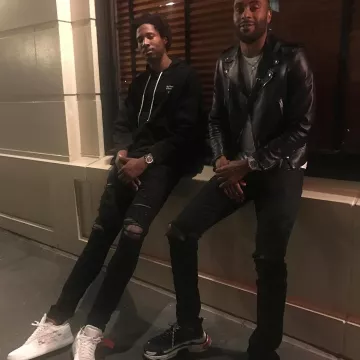 Zapatillas negras balenciaga Triple S de Ed Davis en su cuenta de Instagram