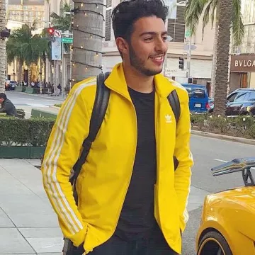 La chaqueta amarilla Adidas de Fahdel en instagram