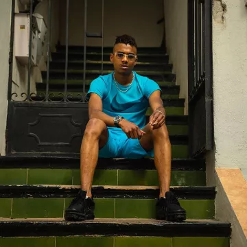 El par de zapatillas Nike Air Vapormax negras de Timal en su publicación de Instagram