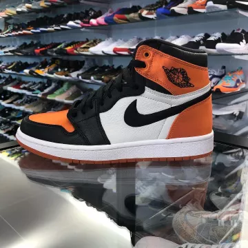 The Nike Air Jordan 1 orange black and white @larrydeadstock on his account Instagram