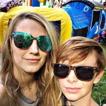 Les lunettes de soleil PRIVÉ REVAUX "The Madam"  Cat Eye de Blake Lively sur son compte Instagram