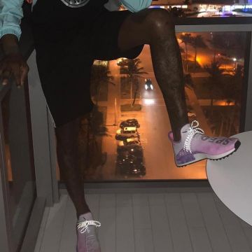 las zapatillas raza humana brillo rosa usado por john wall en su publicación de instagram
