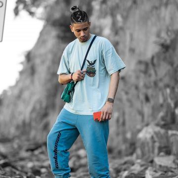 El bolso verde Supreme que lleva el influencer Elvis en su instagram