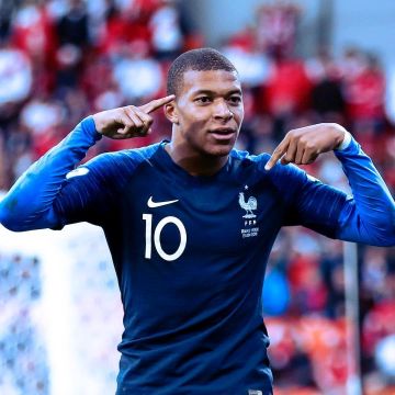 La camiseta de la selección francesa en el Mundial de 2018 que lució Kylian Mbappé en la cuenta de Instagram @equipedefrance