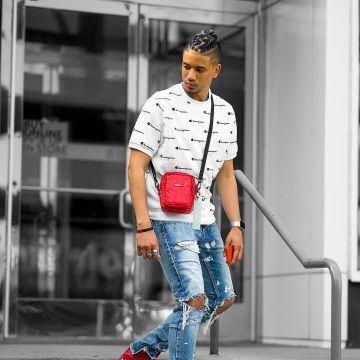 El bolso Supreme SS18 que lleva el influencer Elvis en su instagram