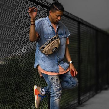 El desnudo pálido de la raza humana que el influencer Elvis lleva en su instagram