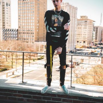 The belt off - white worn by Blakelinder