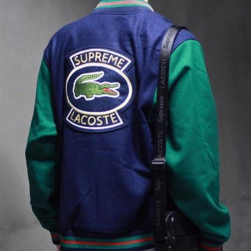 La veste bomber Supreme LACOSTE bleu vert sur le compte Instagram de @bump_official