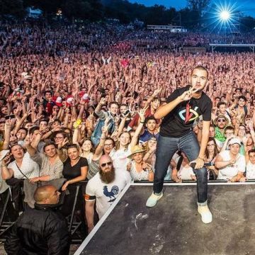 Le T-shirt visionnaire noir de Oli sur l'instagram de Big Flo et Oli