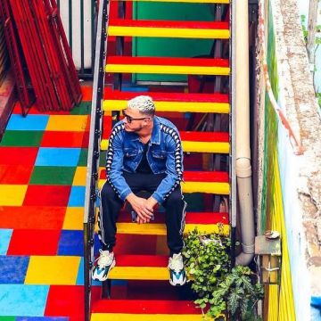 Sneakers Adidas Yeezy Wave Runner 700 DJ Snake on his account Instagram