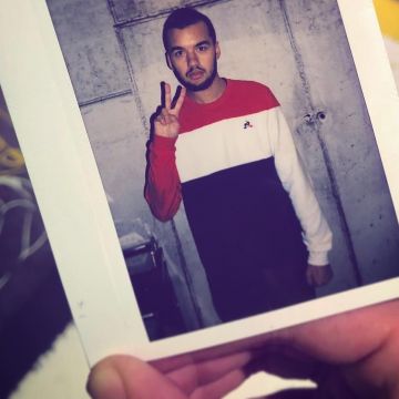 the Sweater tri-color bleu blanc rouge le coq sportif to be seen on the account Instagram of Oli