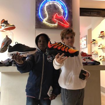 The NIKE AIR VAPORMAX ORANGE @larrydeadstock on his account Instagram