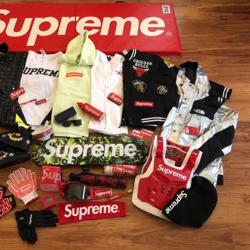 The jacket Supreme Nike/NBA Teams Warm-Up that door Qias Omar on his post Instagram