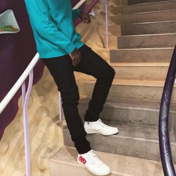 las zapatillas converse cdg usadas por stalley en su publicación de instagram