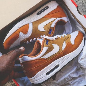 The pair of Nike Air Max 1 retro curry view on the post Yoan Kicks on his account Instagram