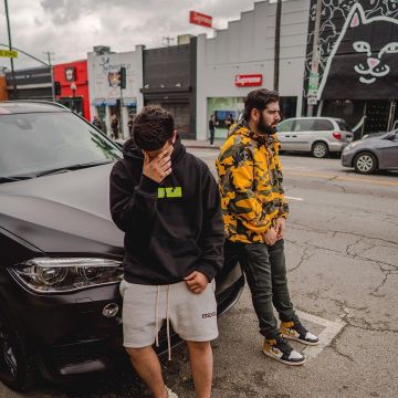 La sudadera negra Supreme Box Logo Hooded Sweatshirt (FW17) que Qias Omar lleva en su publicación de Instagram