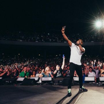 The Nike AIR VAPORMAX FK "OFF-WHITE" Kevin Hart on his account Instagram