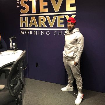 Sneakers NIKE AIR FORCE 1 LOW "OFF-WHITE" Kevin Hart on his account Instagram