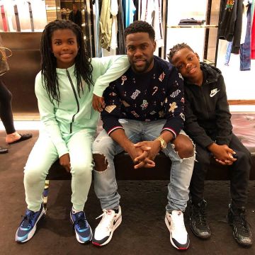 Sneakers Nike Air Max 1 Anniversary of Kevin Hart on his account Instagram